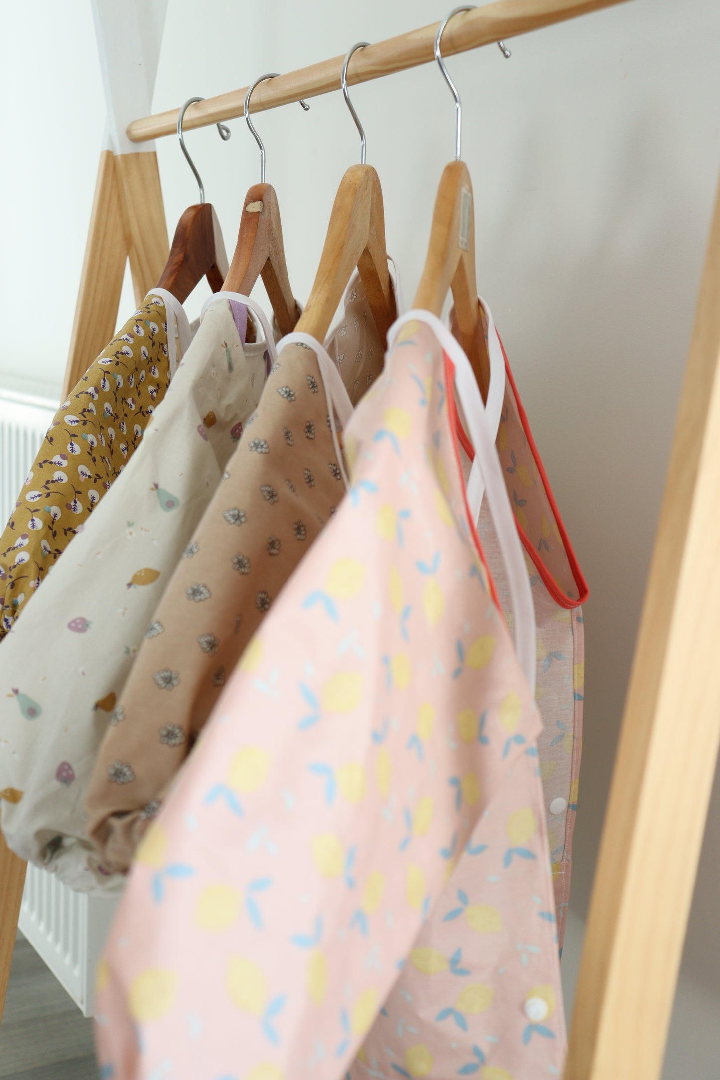 Bavoir / tablier à manches longues TAILLE 9 MOIS-2 ANS