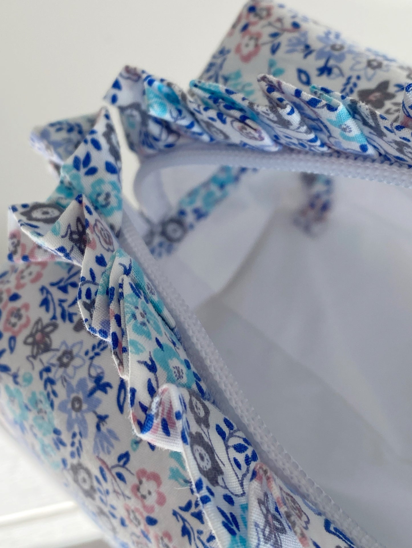Trousse de toilette à volants