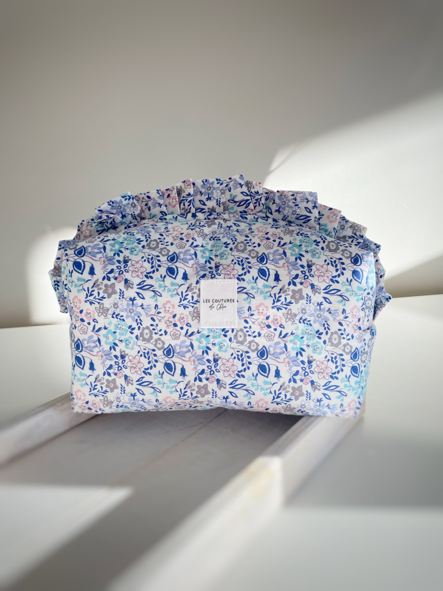 Trousse de toilette à volants