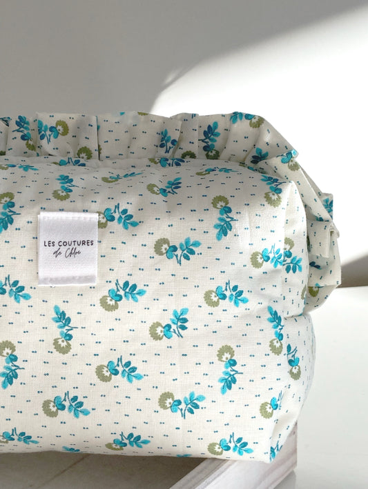 Trousse de toilette à volants